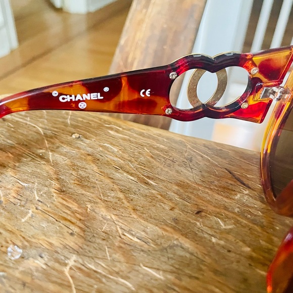 Vintage 90’s Y2K authentic Chanel tortoiseshell logo sunglasses - Picture 2 of 7